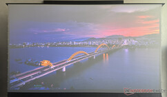 При дневном свете (окно спереди справа)