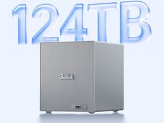 Модель Wildcat Lake NAS поставляется с впаянным накопителем UFS 3.1. На снимке: рекламное изображение модели ME Pro 304 с выделенными параметрами общей емкости накопителя.