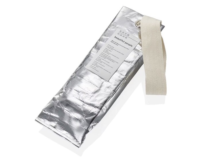 К часам Casio G-Shock GMS2110BP-5A прилагается бесплатная красивая сумка (на фото). (Источник изображения: Casio)