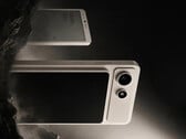 Модель A10 будет оснащена процессором Snapdragon начального уровня. На снимке: рекламное изображение с магнитным дисплеем, прикреплённым к телефону.