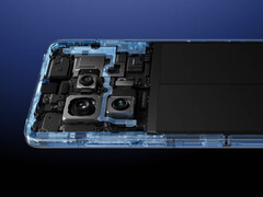 OnePlus 15 должен обеспечить улучшенную работу телекамеры по сравнению с OnePlus 13, который изображен на последней фотографии. (Источник изображения: OnePlus)