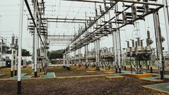 Настоящее узкое место для развития ИИ: Типичная электрическая подстанция, отражающая проблемы с пропускной способностью местных сетей, о которых говорил генеральный директор Microsoft Сатья Наделла. (Источник изображения: Freepik.com) 