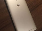 Дизайн и компоновка Oneplus 3 и 3T одинаковы, но начинка у них разная