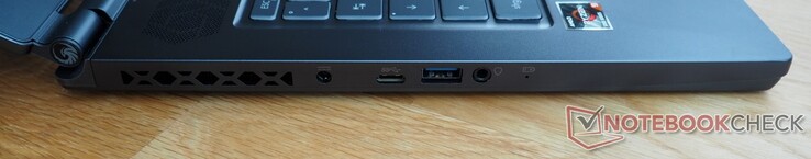Левая сторона: разъем питания, USB-C 3.2 Gen 2, USB-A 3.2 Gen 2, аудио разъем