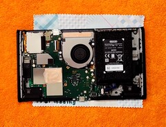 Система охлаждения Nintendo Switch 2 включает в себя небольшой вентилятор и медную тепловую трубку (Источник изображения: ProModding, YouTube)