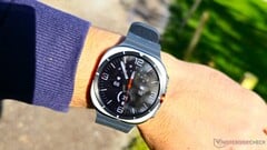 Согласно последним утечкам информации, часы Samsung « Galaxy » Watch Ultra 2 отличаются обновлённым дизайном, в некоторой степени напоминающим стиль часов « Galaxy » Watch 9 Classic, которые, в конечном итоге, так и не поступили в продажу.