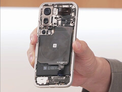 Как сообщается, модель Pro Max будет оснащена самым большим аккумулятором. На фото: внутренности серии Xiaomi 17 Pro (Источник изображения: Lu Weibing)