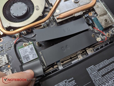 Модуль Wi-Fi и 2 слота для SSD (1 занят)