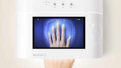 Благодаря встроенной камере и дисплею можно проверить положение руки и достаточное освещение.