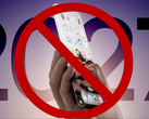 Сообщается, что выпуск iPhone с полностью стеклянным корпусом отменён