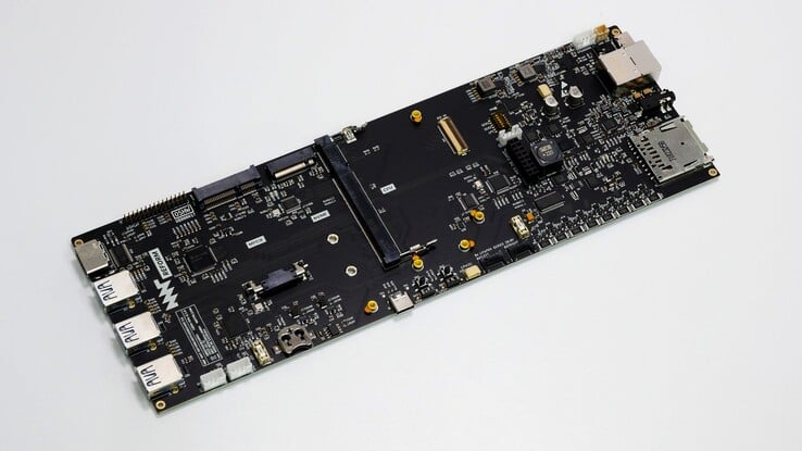 Материнская плата MNT Reform Mainboard 3.0 оснащена 200-контактным разъёмом для вычислительного модуля.