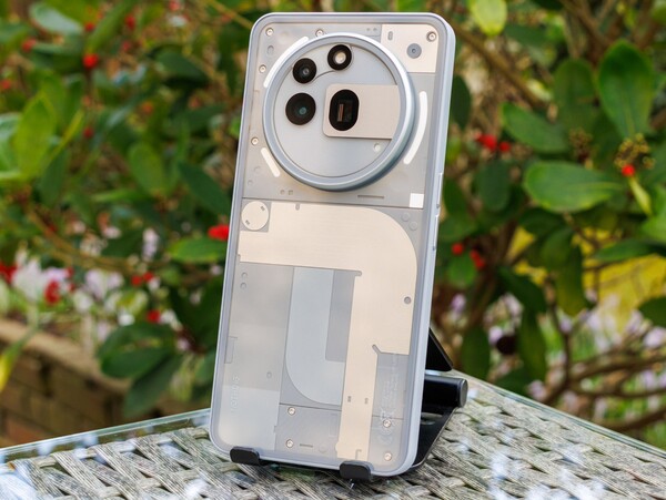 Nothing Phone (4a) Pro будет иметь поддержку eSIM, как и Phone (3a) Pro (на фото). (Источник изображения: Notebookcheck)