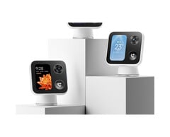 Теперь камера оснащена собственным экраном диагональю 3,97 дюйма, поэтому звонки осуществляются непосредственно на этом устройстве, а не только через телефон.