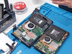 Разборный вид Nintendo Switch 2, показывающий внутренние компоненты, включая батарею, вентилятор и материнскую плату (Источник изображения: Phone Repair Guru на YouTube)