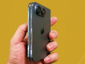 практическое изображение iPhone Ultra/Fold design mode.