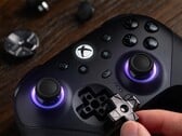 Контроллер 8BitDo Ultimate 3E для Xbox оснащен сменным металлическим D-pad.