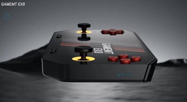GameMT EX8 - это довольно толстый карманный компьютер. (Источник изображения: Nittrx)