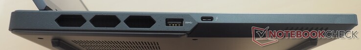 Левая сторона: USB 3.2 Gen1 Type-A, USB 3.2 Gen2 Type-C (DisplayPort 1.4, Power Delivery 140 Вт)