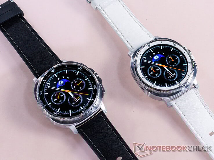 Часы Samsung Galaxy Watch 8 доступны в черном и белом цветовых вариантах (Источник изображения: Notebookcheck)