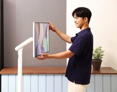 Samsung сочетает Smart Monitor M7 с универсальной подставкой. (Источник изображения: Samsung)