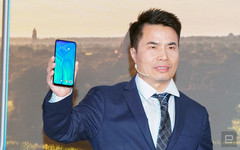 Honor View 20 позиционируется как первый смартфон с фронтальной камерой, вмонтированной в экран (Изображение: ixbt)