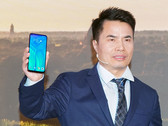 Honor View 20 позиционируется как первый смартфон с фронтальной камерой, вмонтированной в экран (Изображение: ixbt)