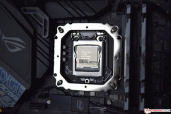 Intel Core i7-9700K Advanced Pre-Test Edition - 5.0 ГГц @ 1.34 В