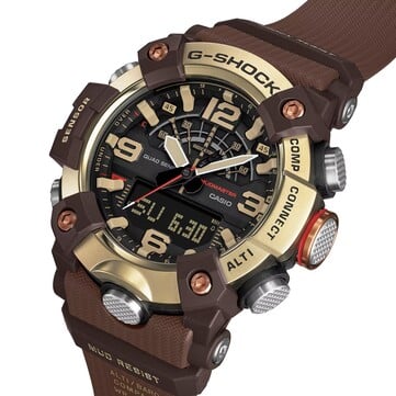 Вид под углом на часы G-Shock Mudmaster GG-B100XMH-5A, демонстрирующий их цифро-аналоговый дисплей и светло-желто-коричневую цветовую гамму.