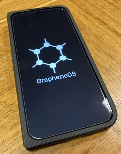 GrapheneOS может быть экспериментальной для серии Pixel 10, но она по-прежнему очень стабильна и является отличным выбором в качестве повседневного драйвера (Источник изображения: Notebookcheck)
