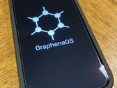 GrapheneOS может быть экспериментальной для серии Pixel 10, но она по-прежнему очень стабильна и является отличным выбором в качестве повседневного драйвера (Источник изображения: Notebookcheck)