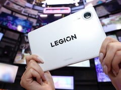 Ожидается, что в предстоящей модели Legion Y700 Infinite будет установлен процессор Snapdragon 8 Elite Gen 5 Leading Version. На фотографии: планшет в белом цвете.
