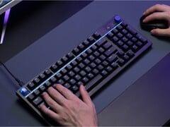 Игровая клавиатура Logitech G316 X на рабочем столе