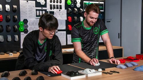 Faker и NiKo тестируют Razer Viper V4 Pro