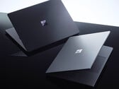 Surface Laptop Ultra в цветах Platinum и Dark Steel/Nightfall.