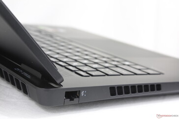 Крышка открывается на максимальный угол всего ~140 градусов