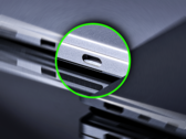 Surface Laptop Ultra оснащен новым портом USB-C увеличенного размера.