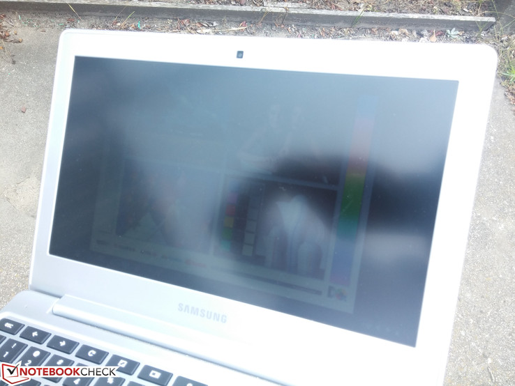 Samsung Chromebook XE500C12 на улице