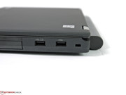 Два порта USB 2.0 справа расположены достаточно далеко друг от друга.