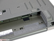 Как и другие производители, Lenovo поместил SIM-слот в аккумуляторный отсек.