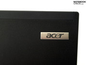Acer TravelMate 8572TG исполнен в неподвластном времени и моде элегантном черном корпусе с хромированными вставками