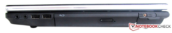 Справа: Разъем для подключения сабвуфера, Blu-Ray привод, 2 х USB 2.0, пара аудиоразъемов