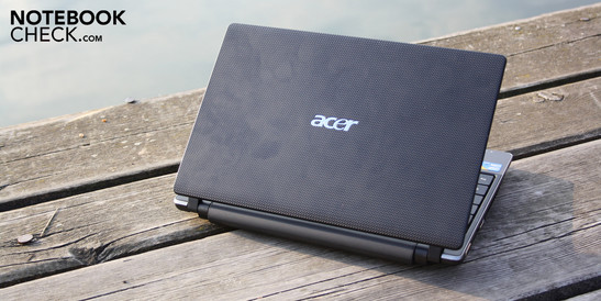 Acer Aspire 1830T-52U4G32n: Performance and mobility in balance? Not quite, the reflective display and poor input devices spoil the fun.