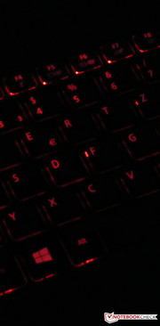 Подсветка клавиатуры красная.