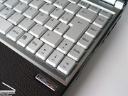 Клавиатура удобна в использовании, хотя размер клавиш был уменьшен,…