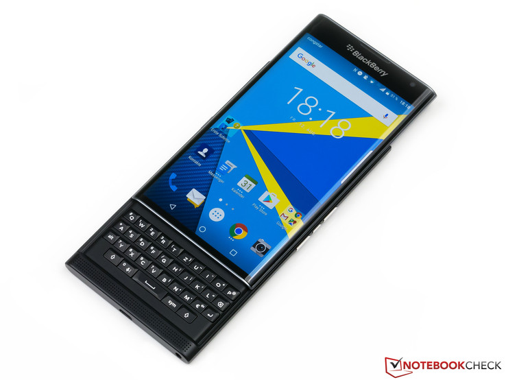 Blackberry Priv (STV100-4) предоставлен для целей тестирования онлайн-магазином Notebooksbilliger.de