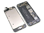 Разобранный iPhone 5 (фото iFixit)