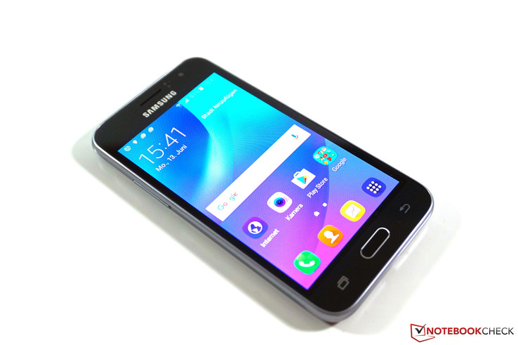 В обзоре: Samsung Galaxy J1 (2016). Смартфон предоставлен для тестирования магазином Notebooksbilliger.