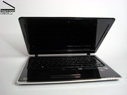 Кроме черного варианта модели, протестированного нами, ноутбук также доступен в белом варианте.