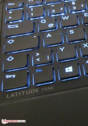 Клавиатура оснащена двухуровневой подсветкой.