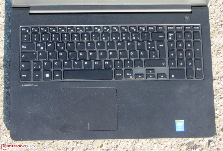 Dell Latitude 3550: клавиатура и кликпад